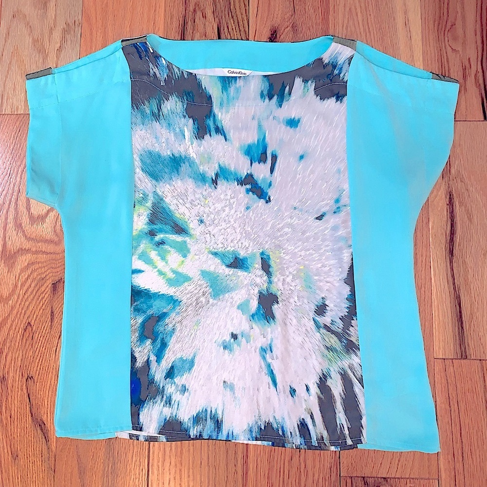 Calvin Klein, Quality Shirt, Aqua blue, Center Graphic, Cold Shoulder opening